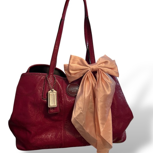 Coach Magenta 2011 Patent Leather Signature Stitched Kisslock Carryall - Picture 1 of 6